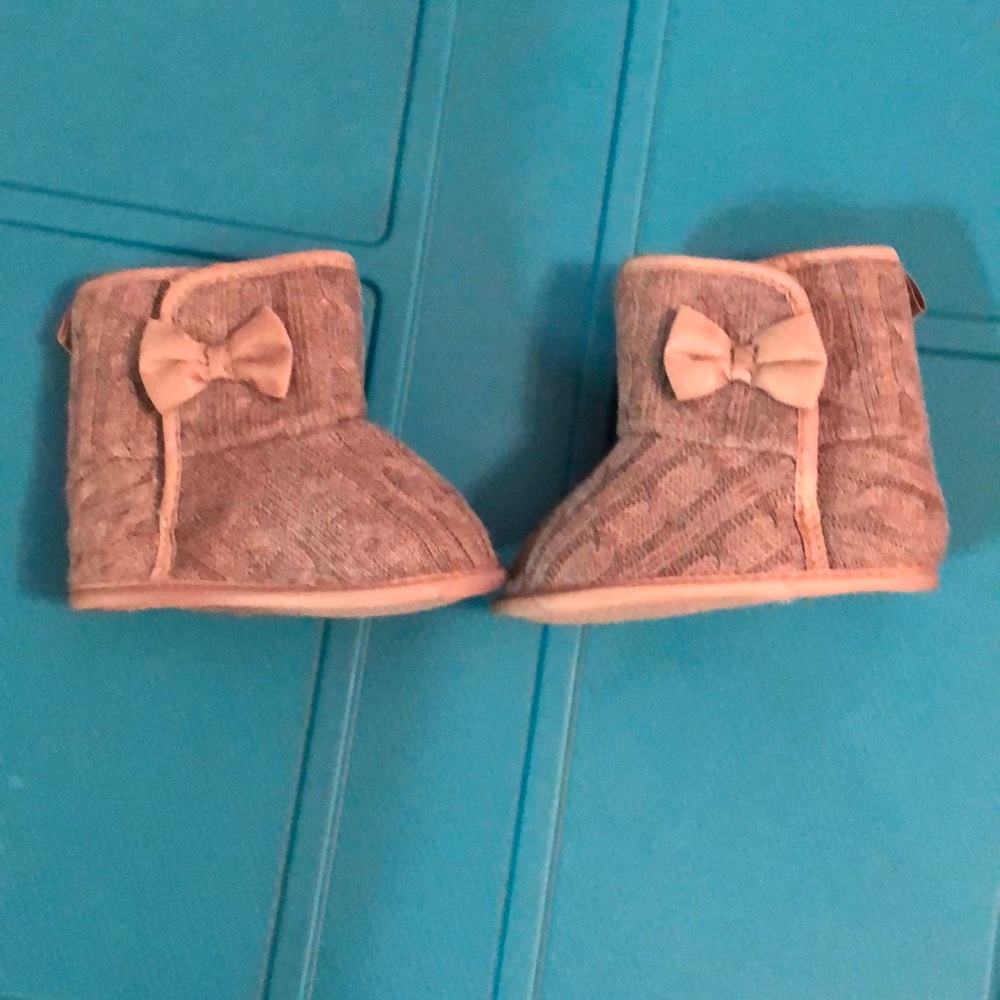 4c Grey boots